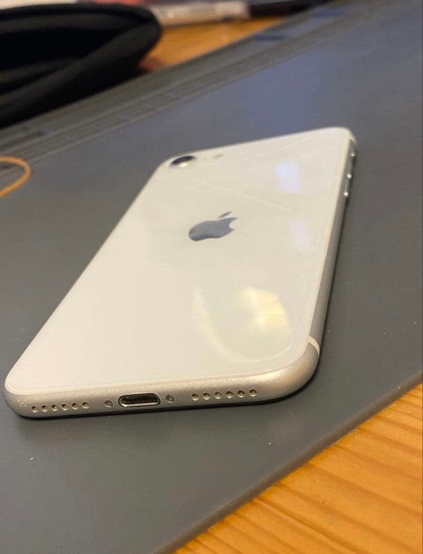 iPhoneSE2 64GB 第2世代 ホワイト SIMフリー