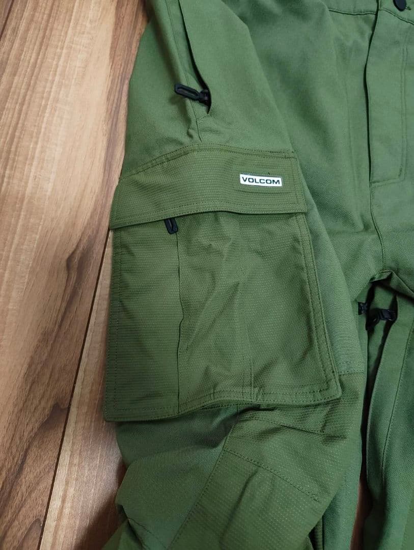 【新品未使用】VOLCOM スノーボードパンツ