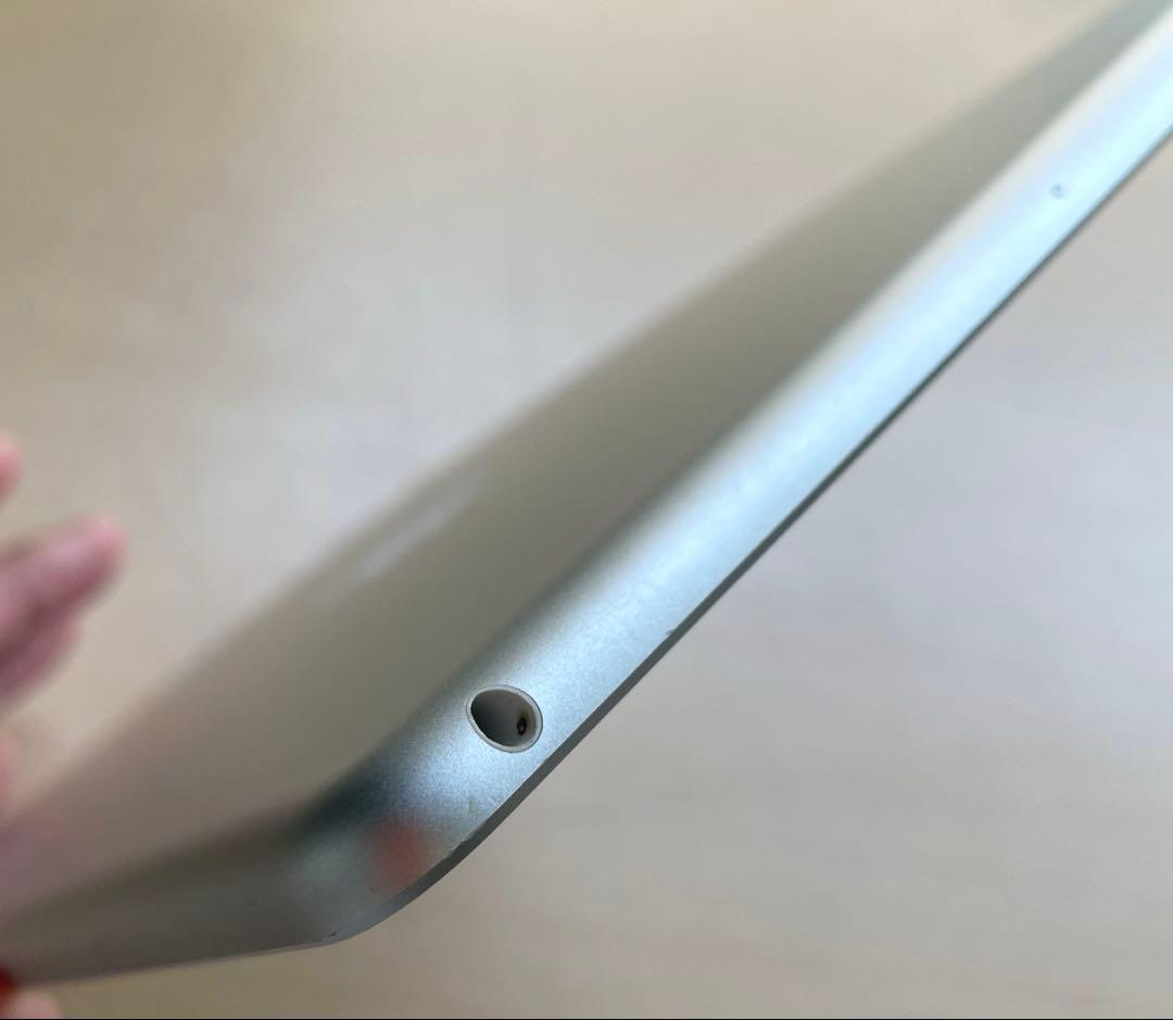 iPad 第6世代　A1893　Wi-Fiモデル　シルバー　32GB 美品#4