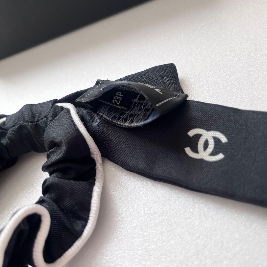 CHANEL 23P ロゴ ココマーク リボン シュシュ ブラック × ホワイト