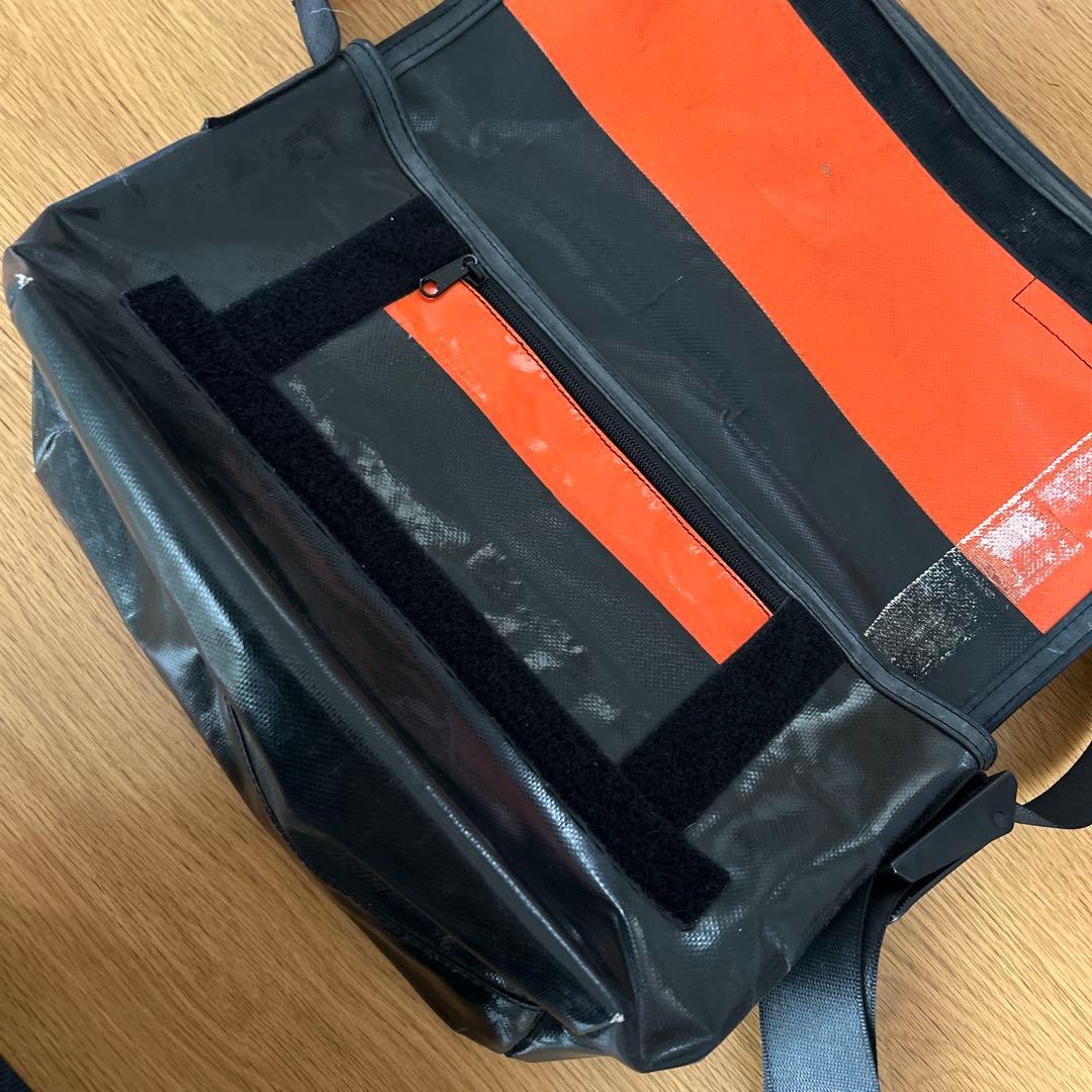 FREITAG メッセンジャーバッグ 黒/オレンジ