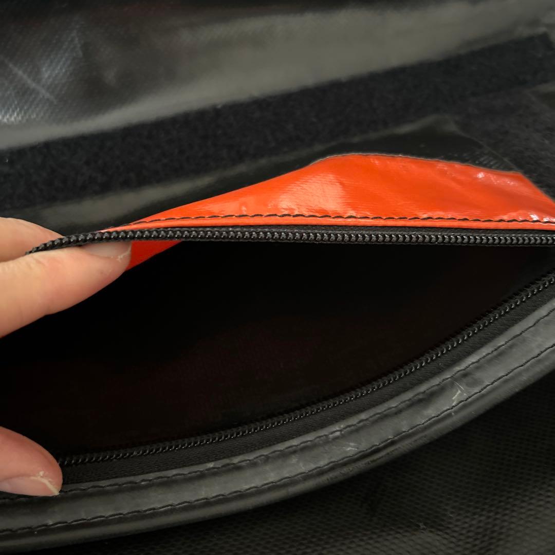 FREITAG メッセンジャーバッグ 黒/オレンジ