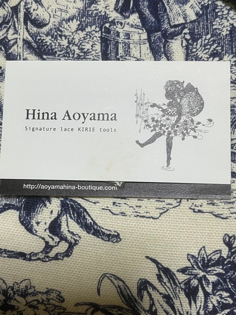 YUKI　切り絵作家　蒼山日菜　ハサミ