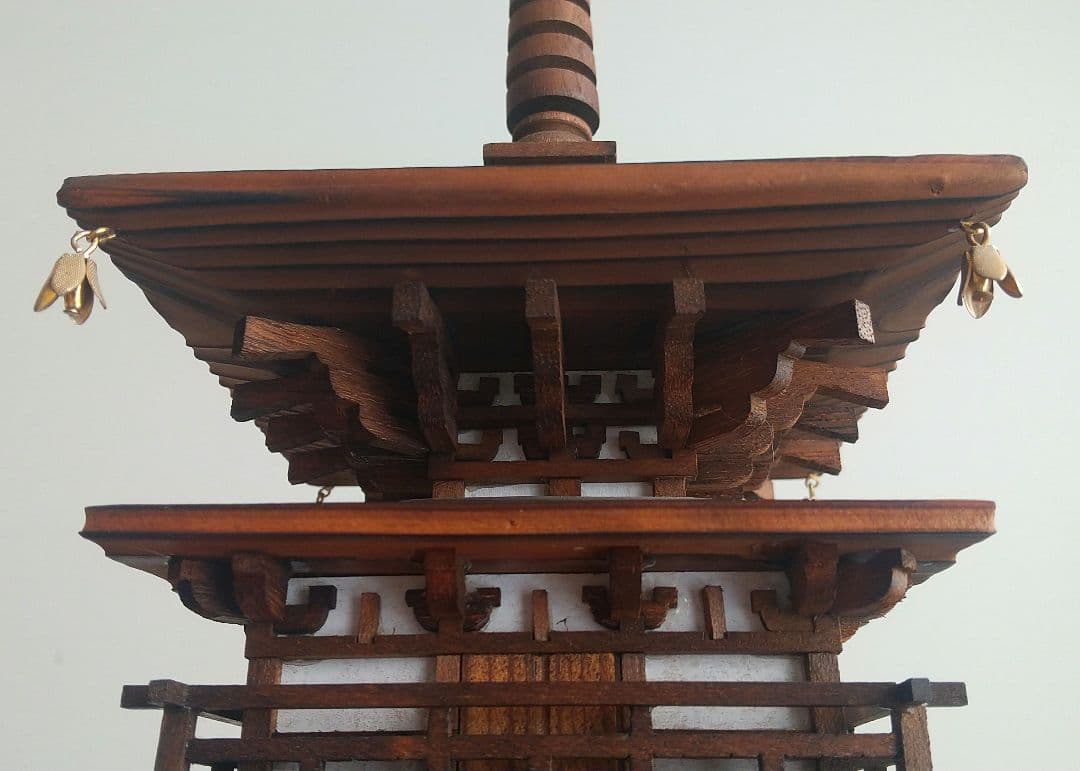 ヴィンテージ　木製　三重塔　高さ約56cm