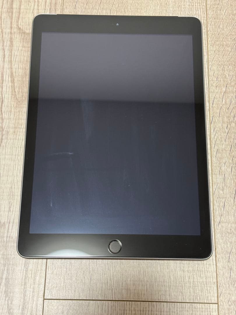 iPad 第5世代 32GB シルバー　初期化済み　美品