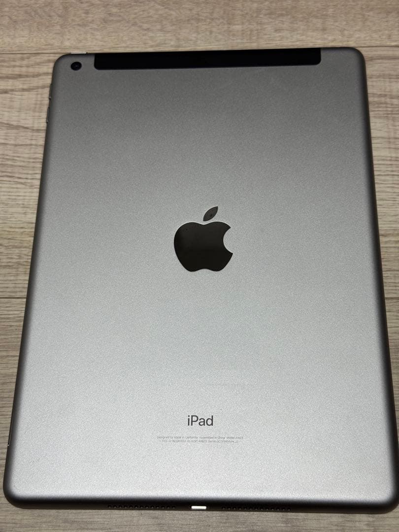 iPad 第5世代 32GB シルバー　初期化済み　美品