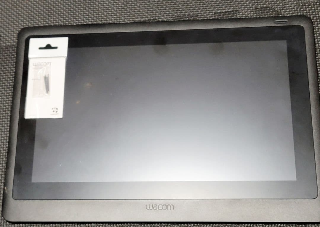 Wacom Cintiq 16 本体、ペン、＆ボヤタのスタンド