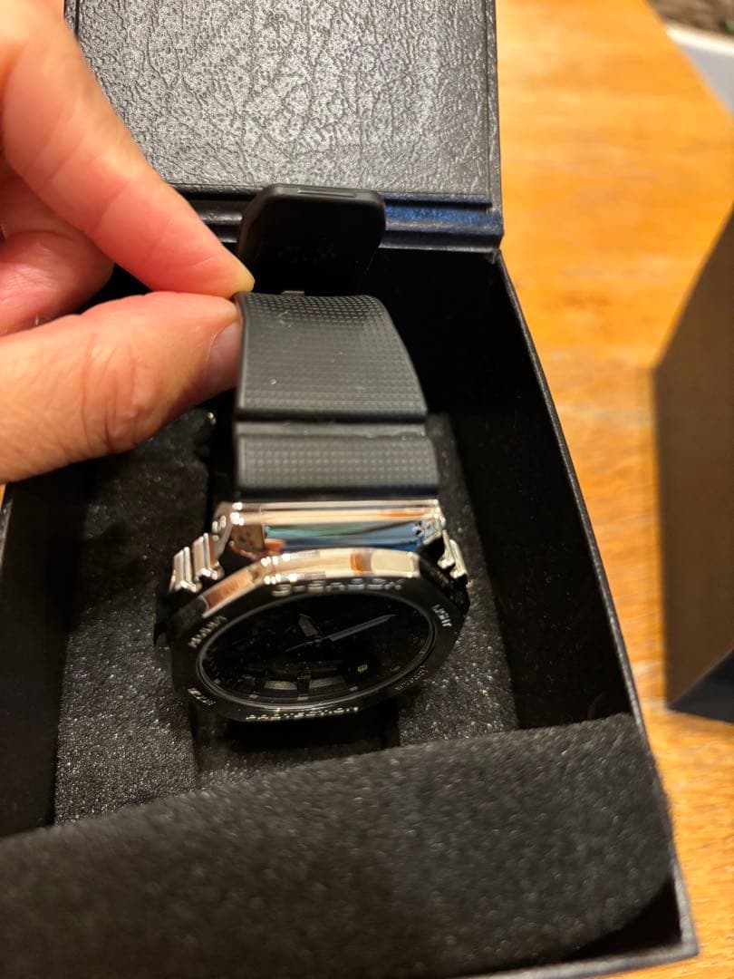 カシオG-SHOCK RESISTシルバー ブラック