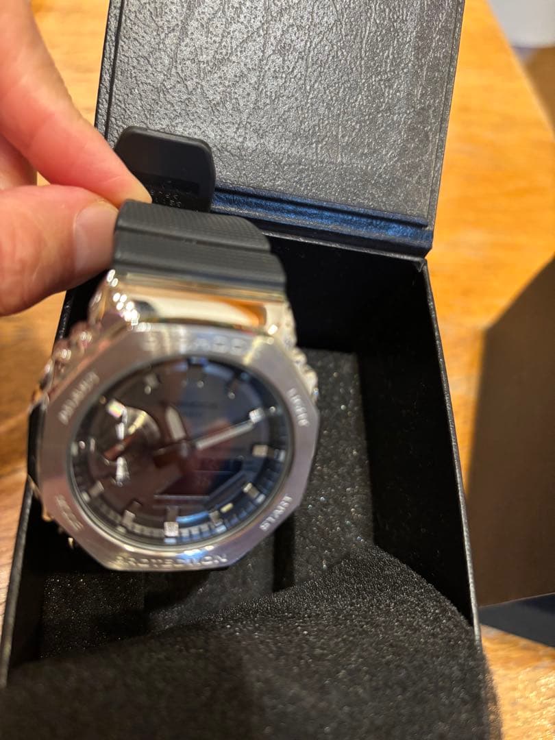 カシオG-SHOCK RESISTシルバー ブラック