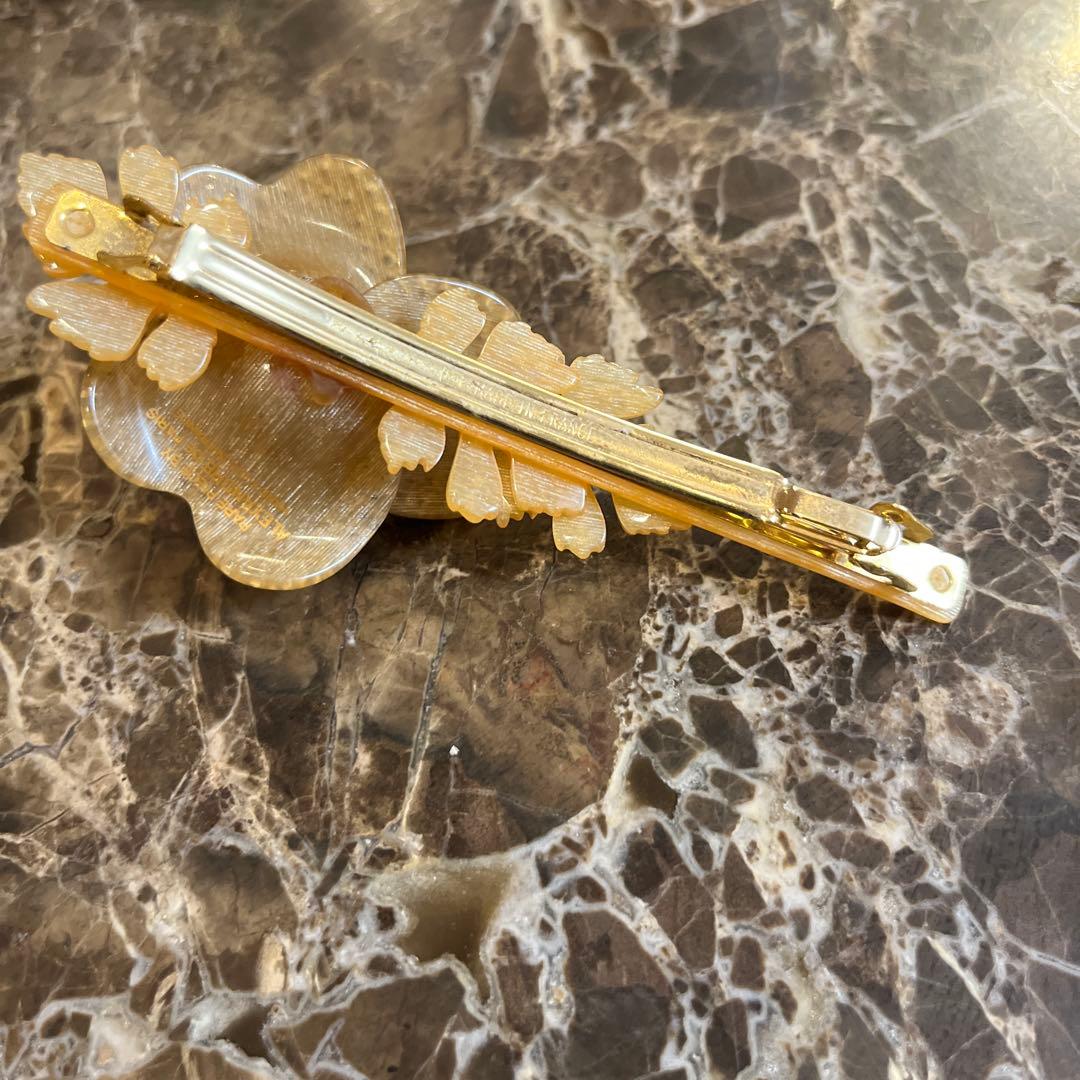花モチーフ ヘアクリップ 金色
