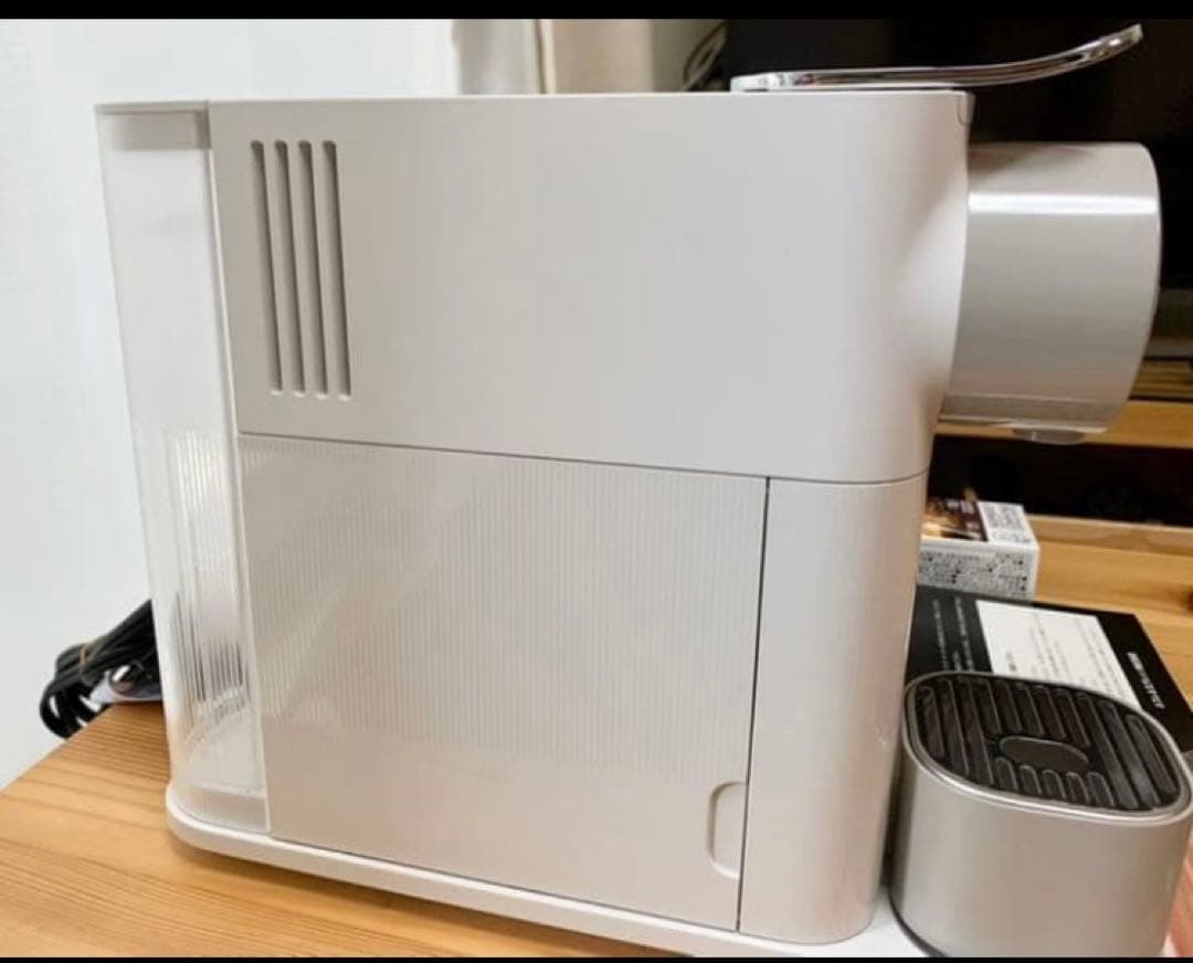 ネスプレッソ　F111 カプセル式コーヒーメーカー　ラティシマ•ワン　2021年