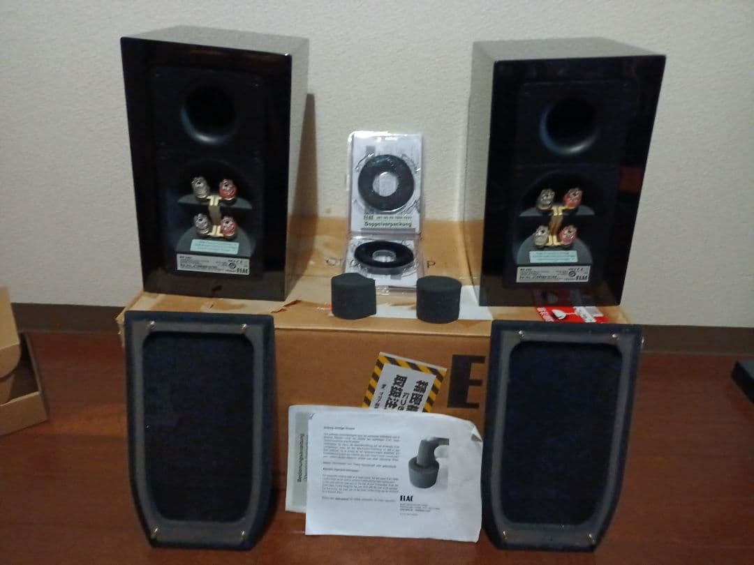 ブックシェルフスピーカー　ELAC BS243