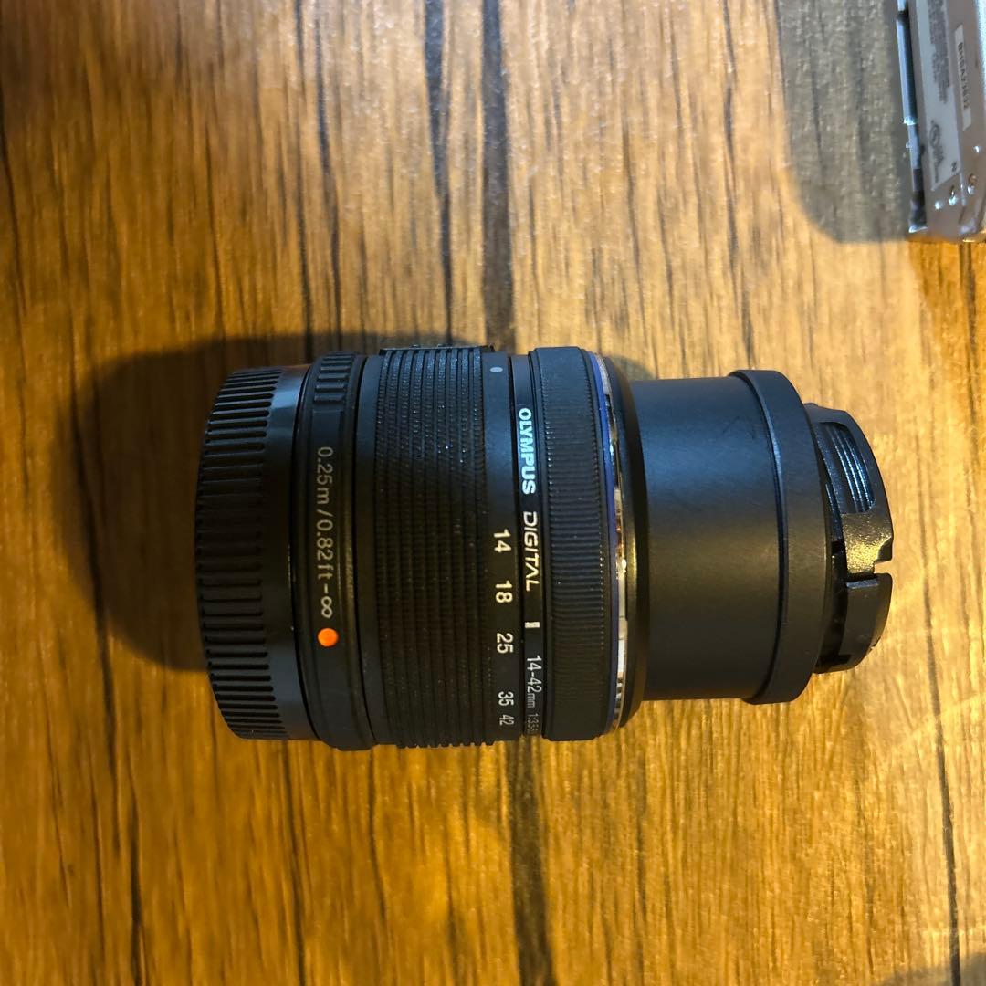 【美品】OLYMPUSミラーレス一眼E-PL8 EZダブルズームキット ブラック