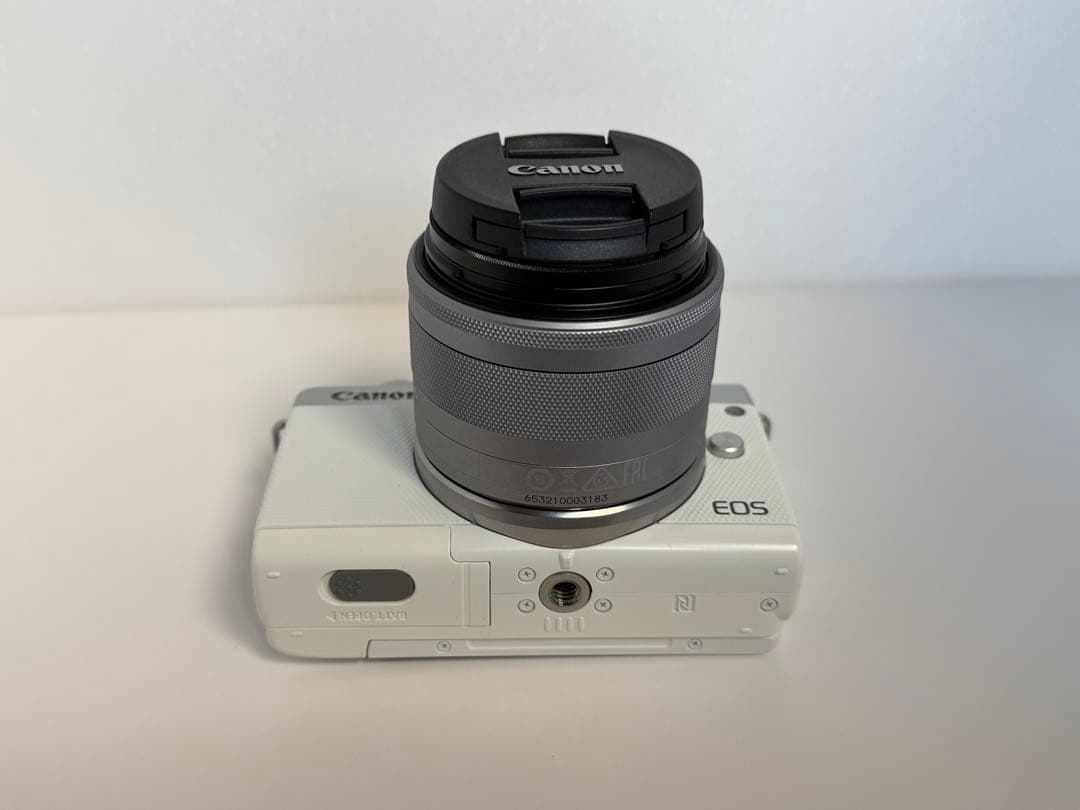 Canon EOS M100 ミラーレス一眼　ダブルズームキット　ホワイト