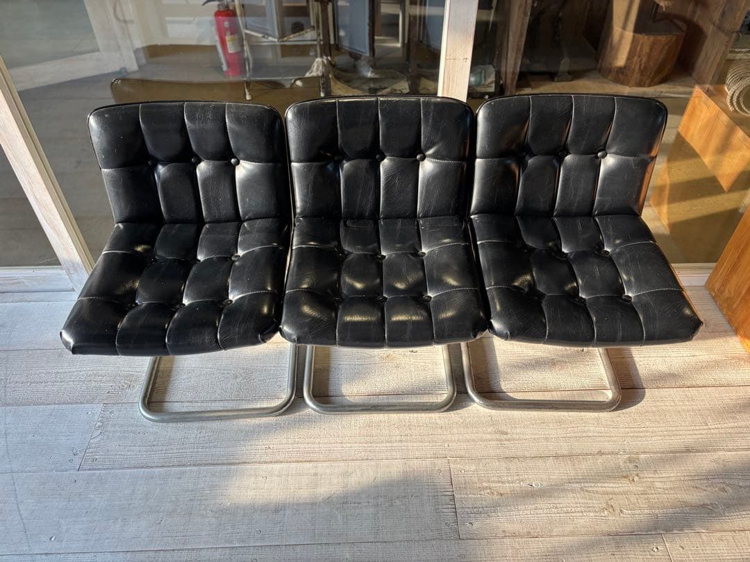 黒レザー 1人掛けチェア スチールベース 1脚販売となり、残り2脚です。