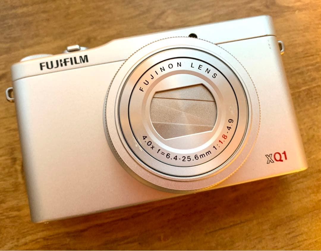 【極美品】デジタルカメラ FUJI FILM XQ1 SILVER