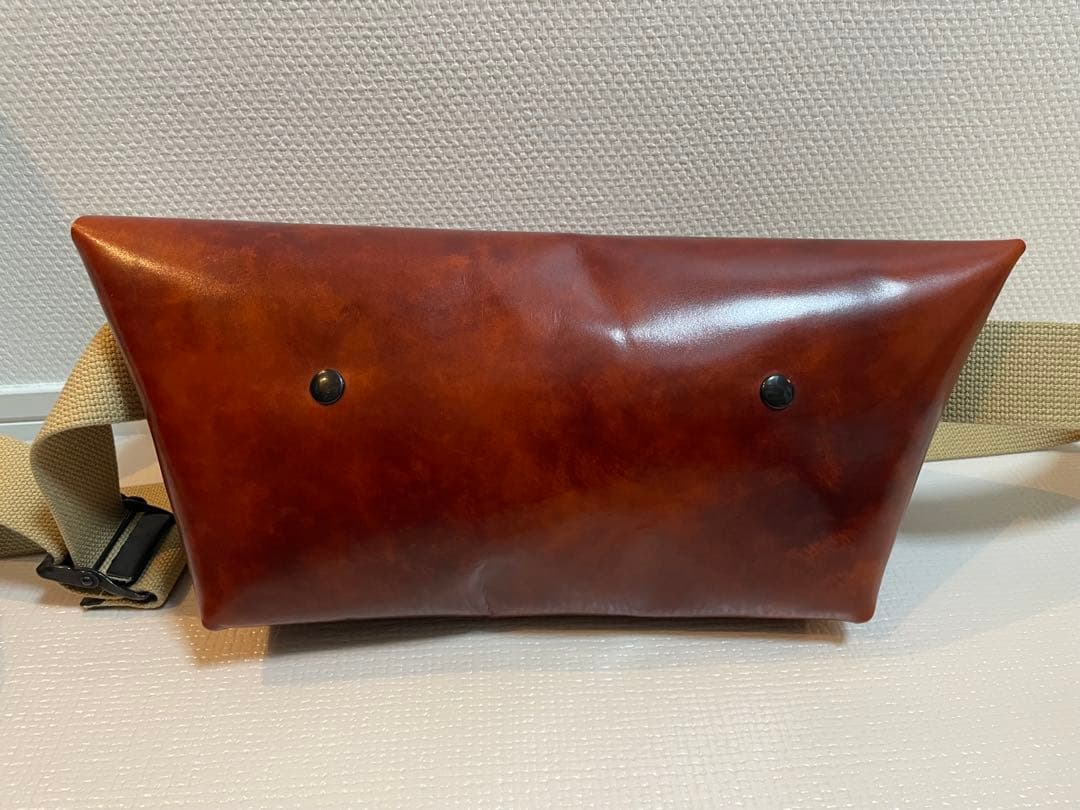 ほぼ未使用// Uni&Co. 牛革メッセンジャーバッグ/Camel