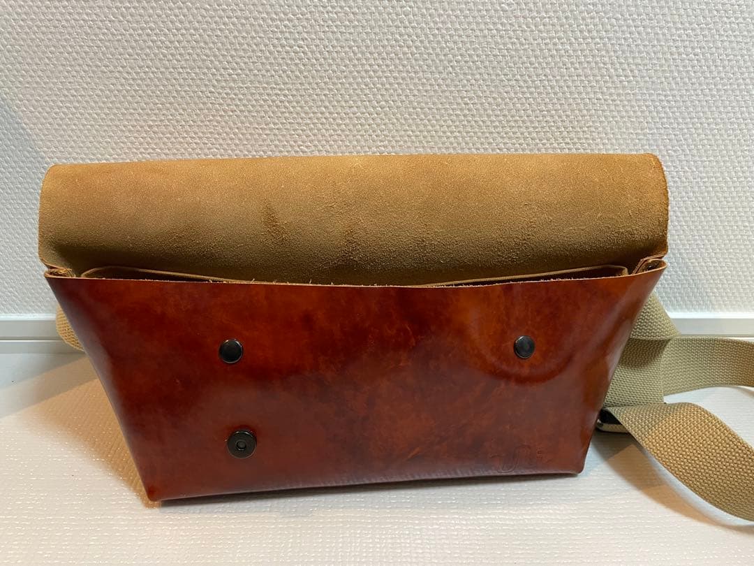 ほぼ未使用// Uni&Co. 牛革メッセンジャーバッグ/Camel