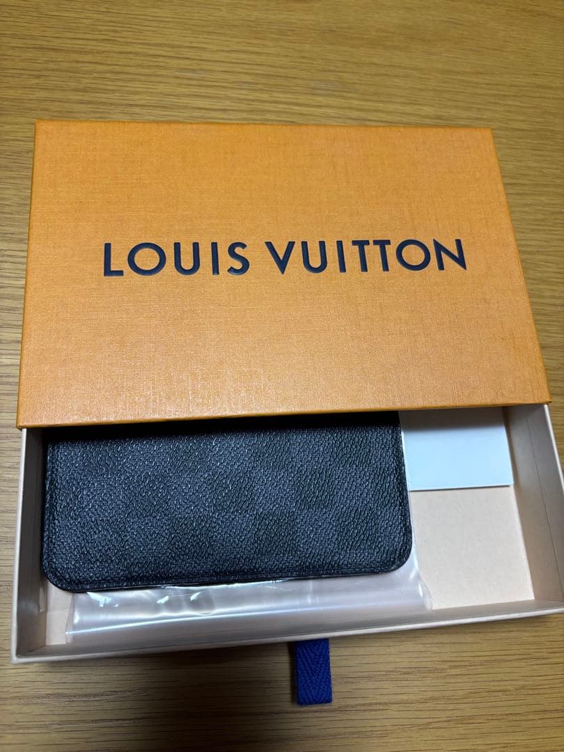 LV iPhoneSEケース