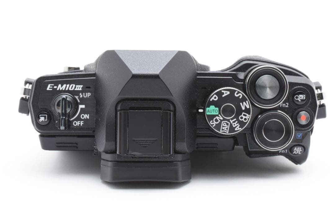 ショット数少 OLYMPUS OM-D E-M10 Mark III ブラック