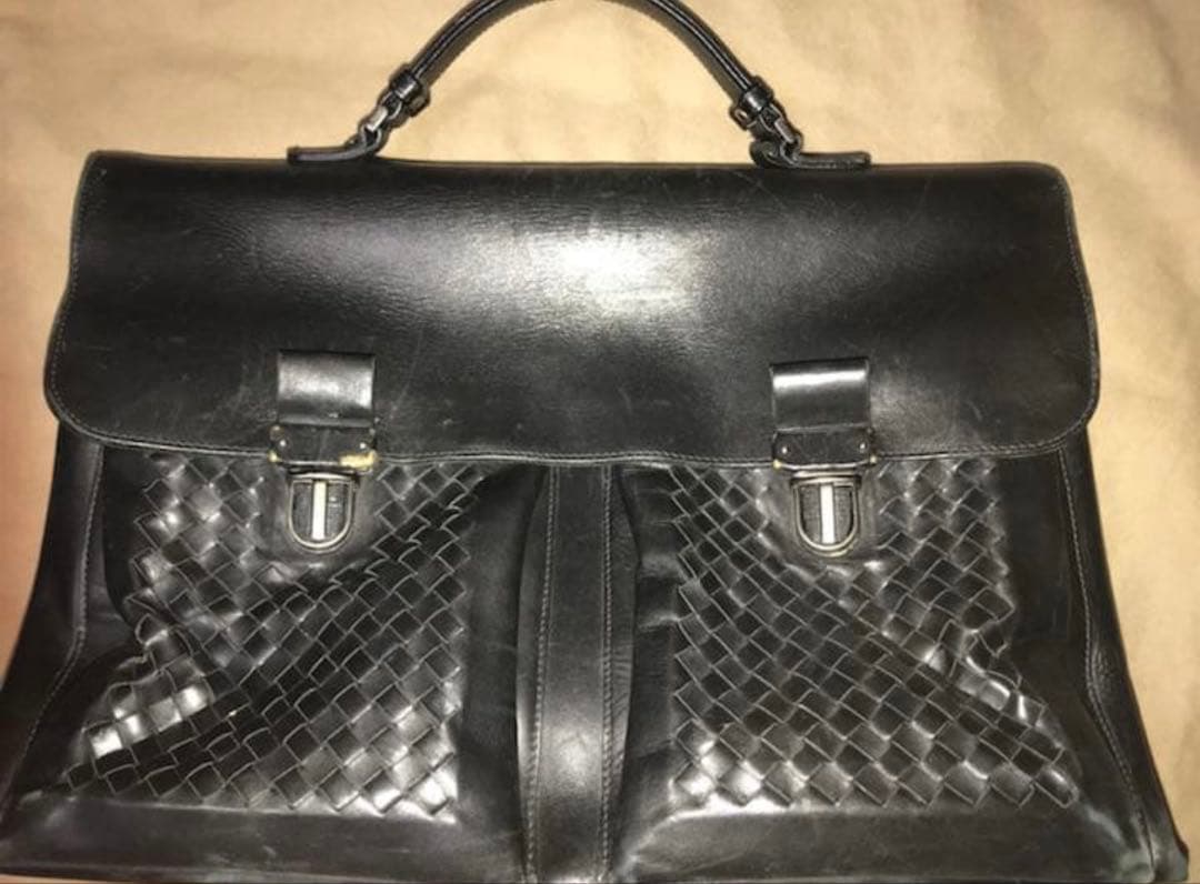 良品⭐︎正規品⭐︎ボッテガ ヴェネタ 黒色 ビジネスバック　激安！定価の９割引き！