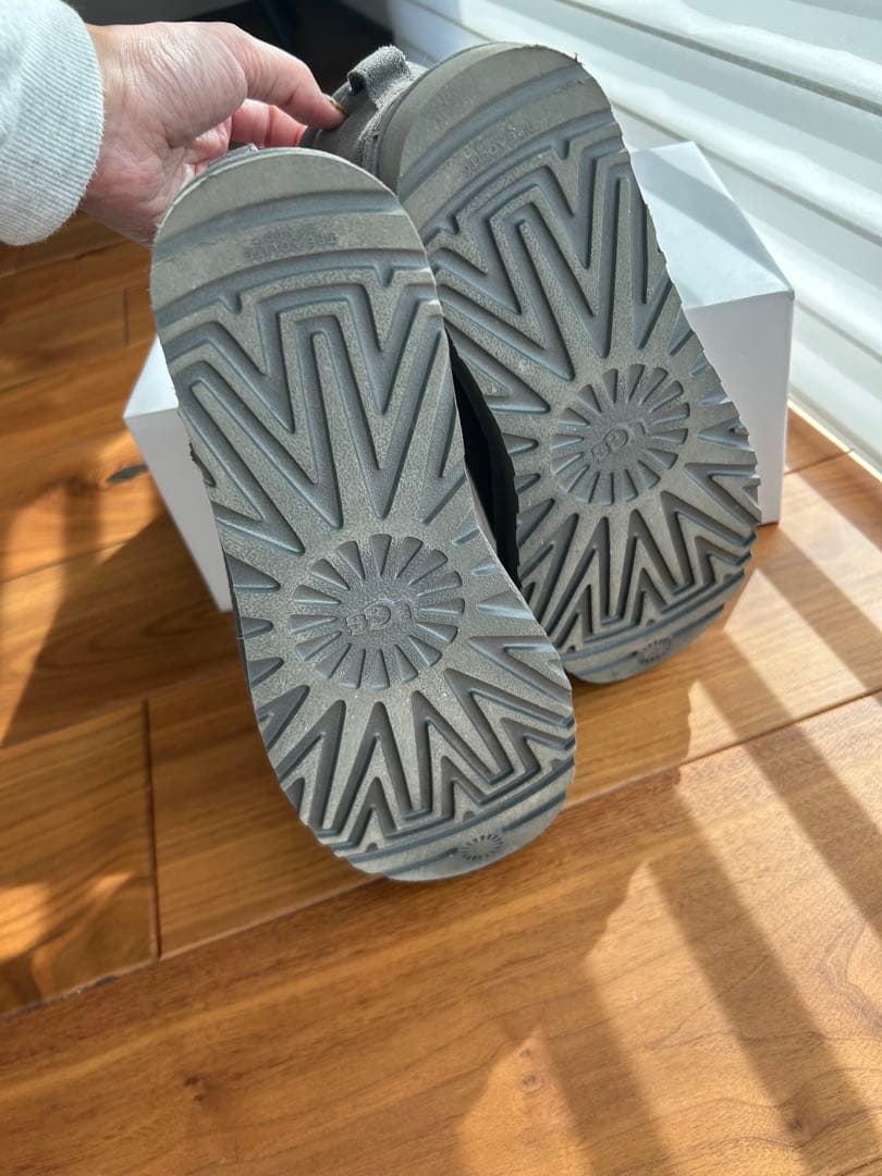 【美品】UGG グレー ショートブーツ
