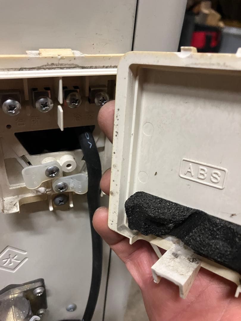 2019年製　NORITZ ノーリツ石油給湯器　浴室・キッチンのリモコン付き