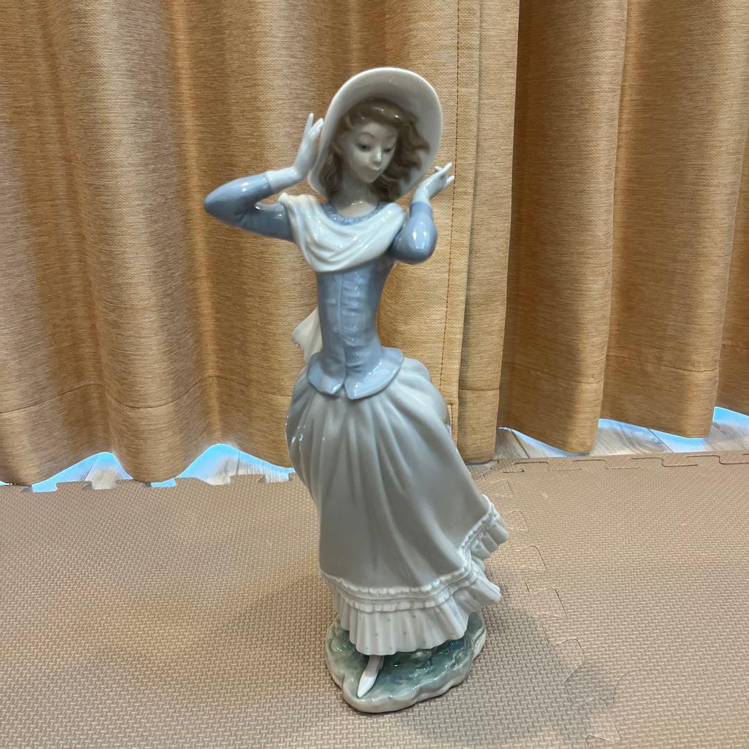 LLADROリヤドロ　春のそよ風　陶器人形