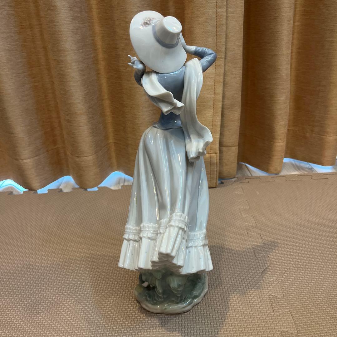 LLADROリヤドロ　春のそよ風　陶器人形