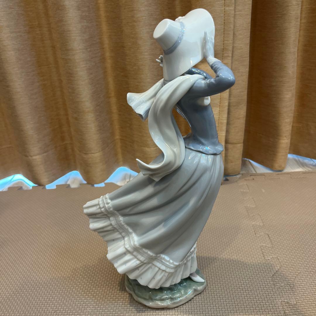 LLADROリヤドロ　春のそよ風　陶器人形