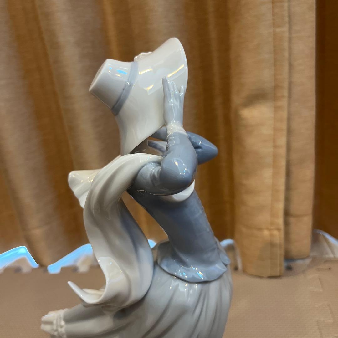 LLADROリヤドロ　春のそよ風　陶器人形