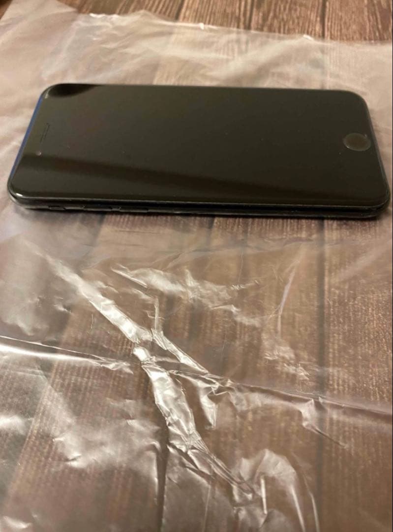 iPhone 7 Jet Black 128 GB SIMフリー