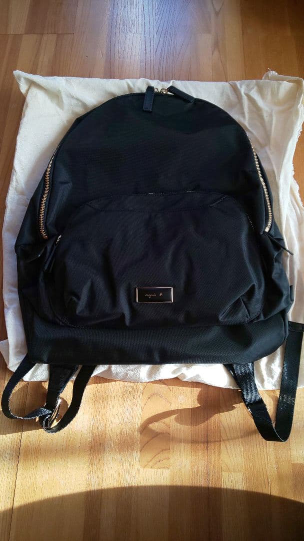 ブラックナイロンリュック