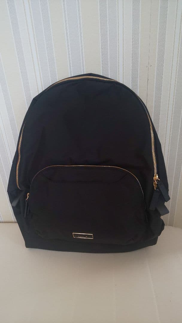 ブラックナイロンリュック