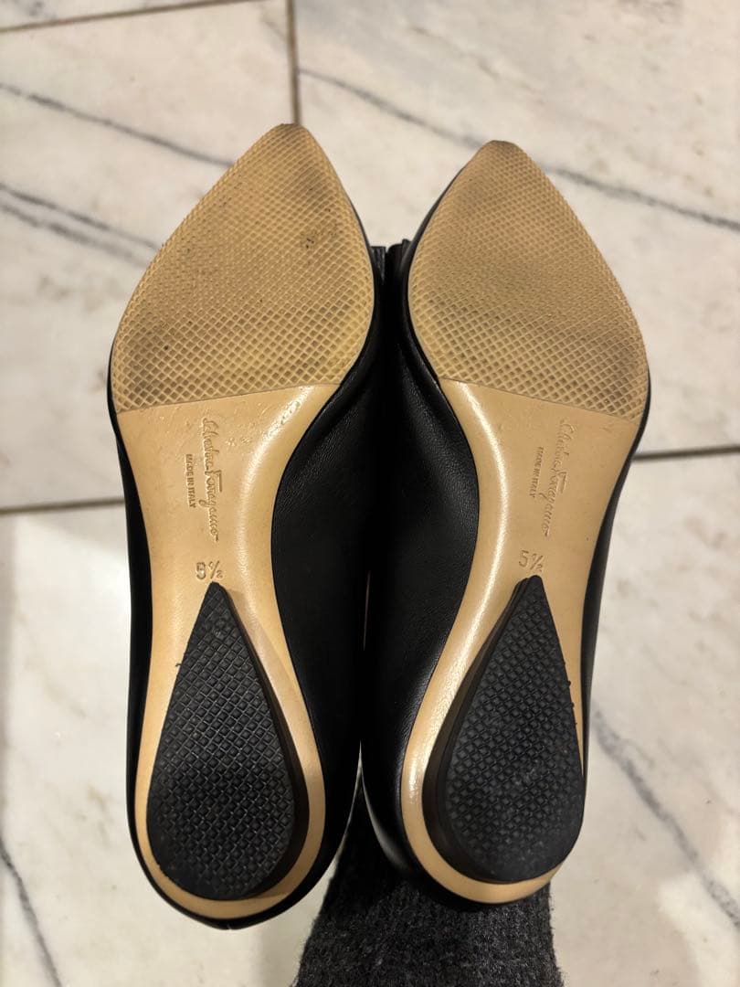 Ferragamo 5 1/2(23cm)ブラックリボンポインテッドトゥパンプス