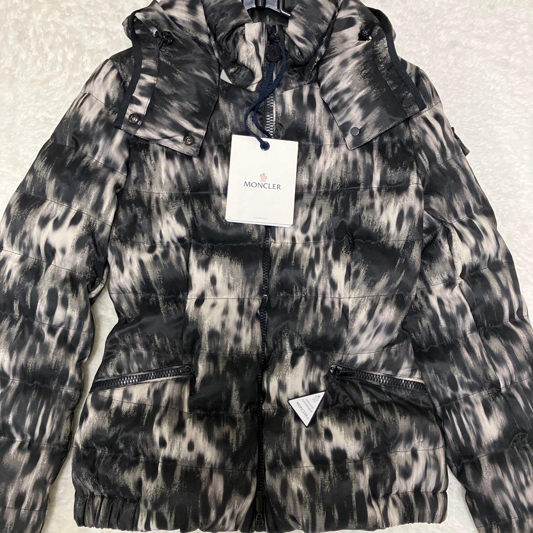 エゴイスト。MONCLER ダウンジャケット ブラック・ホワイトタイダイ柄