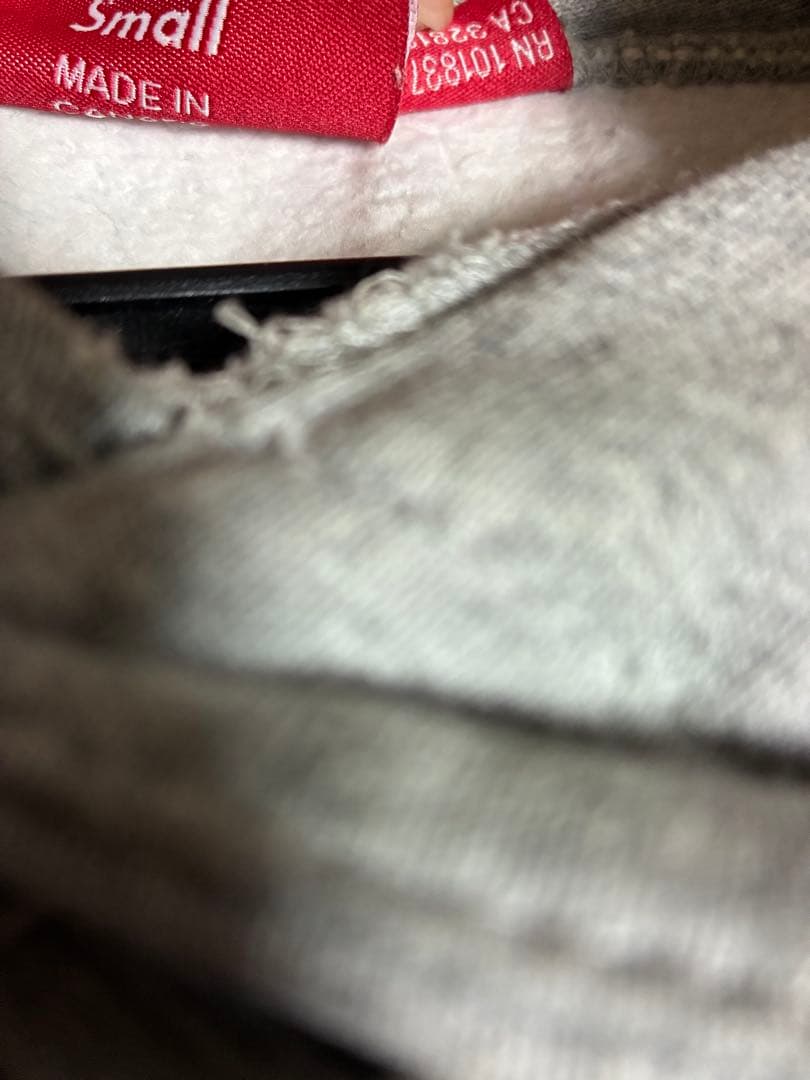 supreme グレー　パーカー