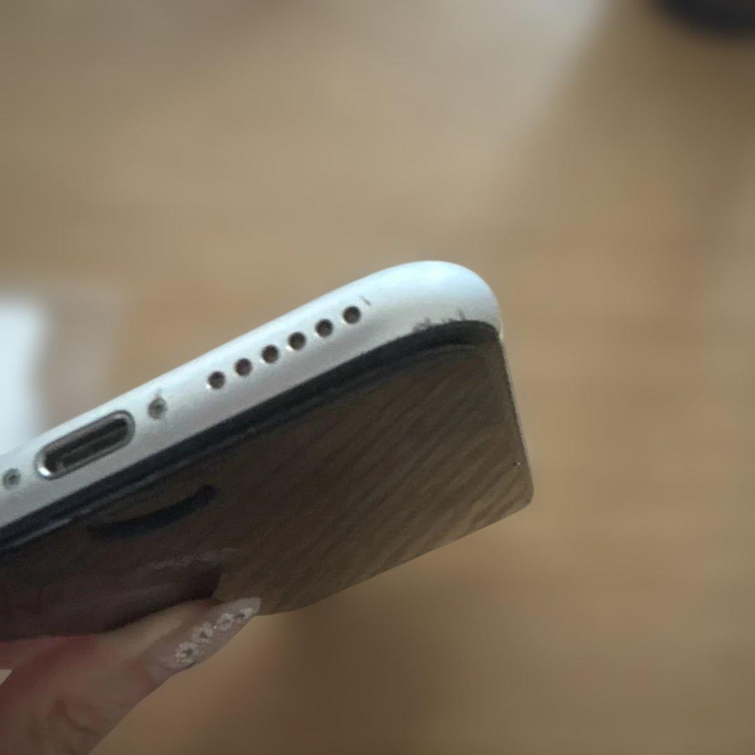 iPhone Se 第2世代　ホワイト　128GB SIMフリー　本体(ケース)