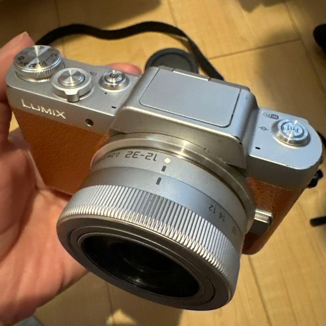 LUMIX Gシリーズ ミラーレスカメラ 12-32mm