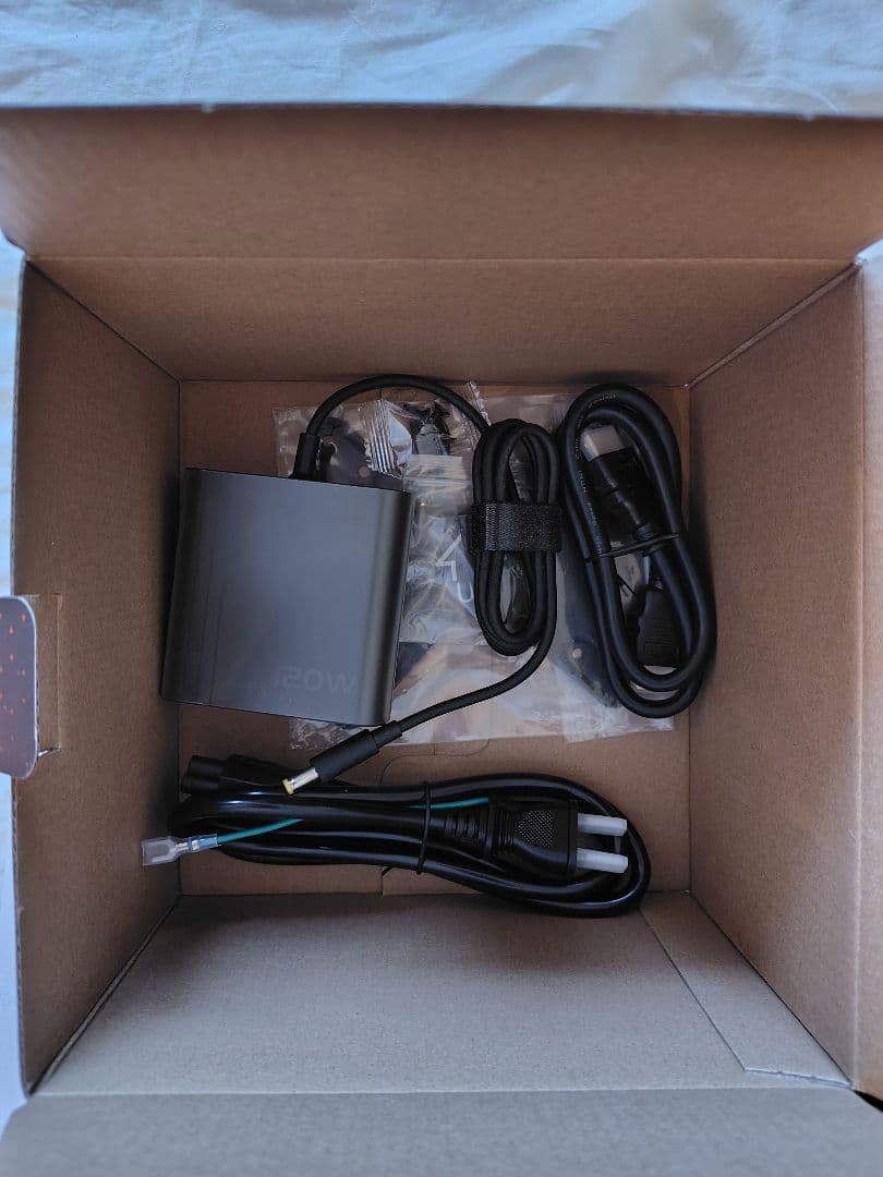 美品 UM690S Ryzen 9 6900HX ミニPC 32GB/1TB