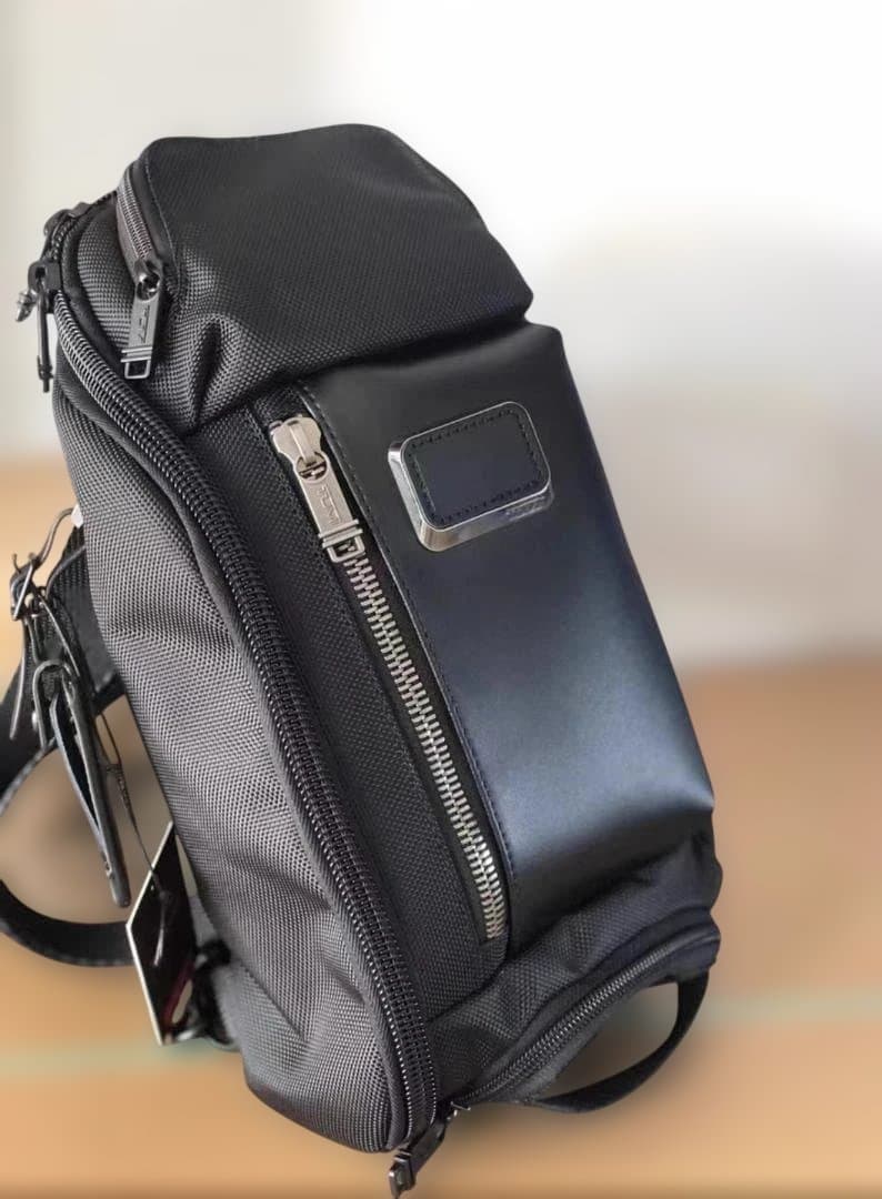 TUMI ケリースリング ボディーバッグ