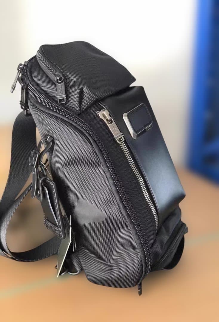 TUMI ケリースリング ボディーバッグ