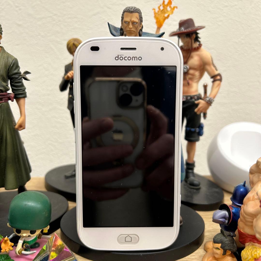 docomo らくらくスマートフォン F-42A ホワイト