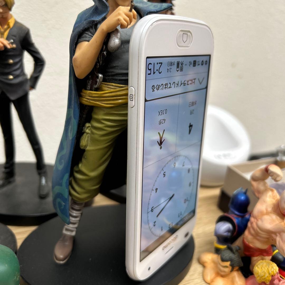 docomo らくらくスマートフォン F-42A ホワイト