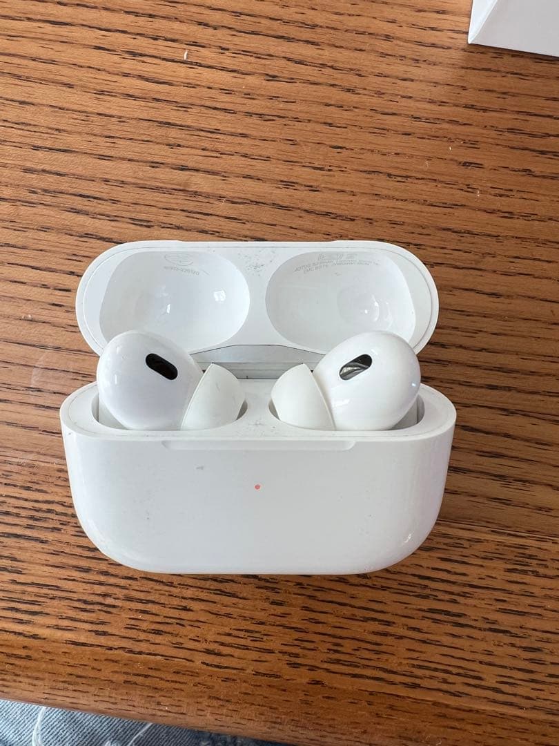 アップル Airpods Pro 第2世代　右耳だけ聞こえません