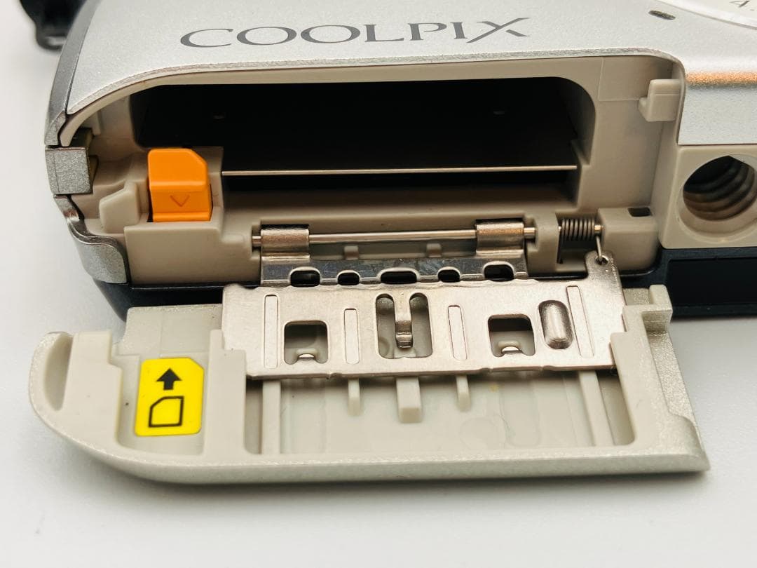 ジャンク品　Nikon Coolpix A300 コンパクトデジタルカメラ