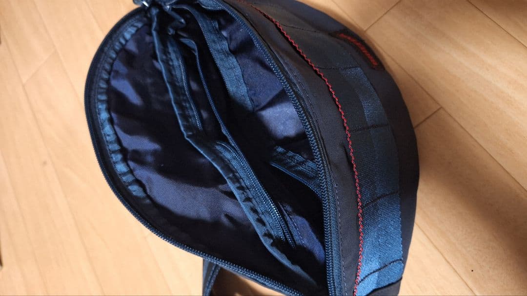 BRIEFING ネイビー ボディーバッグ