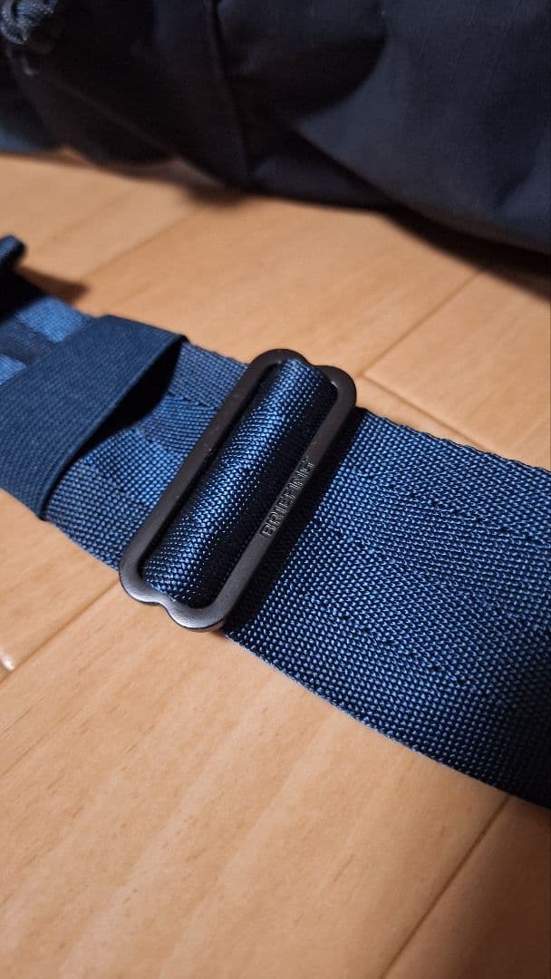 BRIEFING ネイビー ボディーバッグ