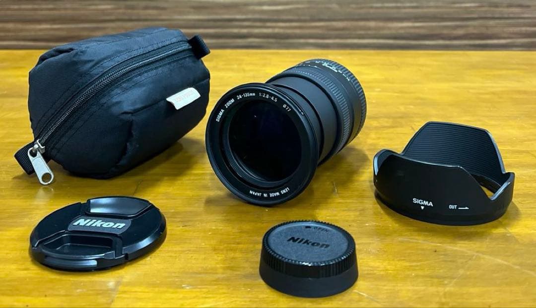 シグマ　ズームレンズ　24-135mm　1:2.8-4.5　ポーチ・フード付き
