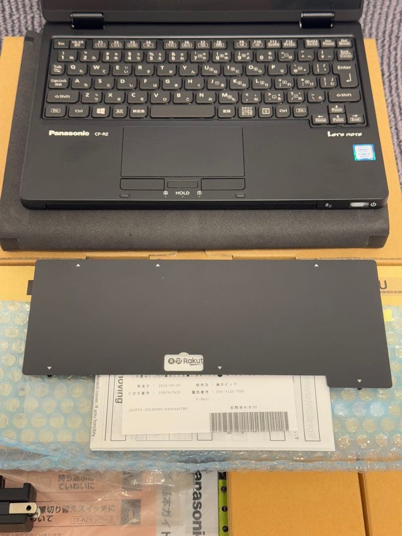 【希少美品】CF-RZ8ブラックLTE 2TBバッテリー3個キーボードカバー付き